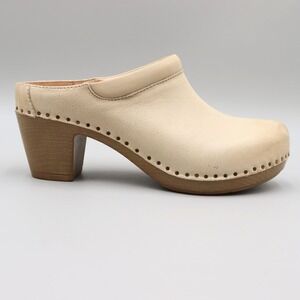 Dansko Sammy Mule Clogs Sand Leather Studded Block Heel Size EU 39 US 8.5-9